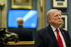 Trump Marah atas Respons...