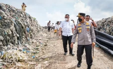 Menteri LH Jumhur Tegaskan...