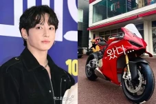 Jungkook BTS Pamer Motor...