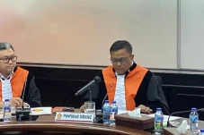Ketua DPRD Kepri Naik...