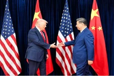 China Peringatkan Risiko...