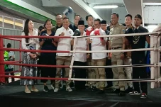 Resmikan Ring Tinju...