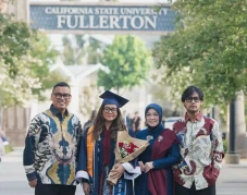 Potret Cinta Kuya Lulus...