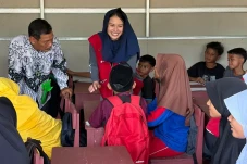 Maudy Ayunda Bangun...