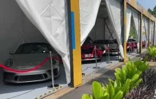 Intip Koleksi Mobil...