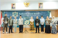 Buku Authentic Halal...