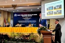 Raih Doktor Ekonomi...