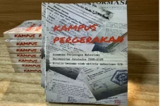 Buku Sejarah Gerakan...