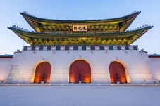 Menjelajahi Pesona Korea:...