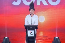 Silakan Jokowi Keliling...