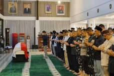 Disalatkan, Jenazah...