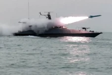 Iran Luncurkan Kapal...