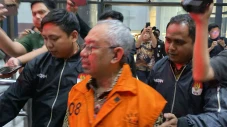 KPK Tahan 3 Tersangka...
