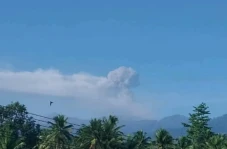 Gunung Dukono Erupsi...