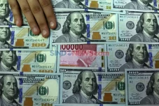 Membaca Pola Pelemahan...