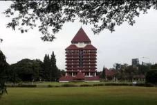 UI Sanksi 15 Mahasiswa...