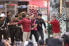Dadan Hindayana dan...