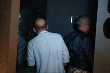 Penyidik KPK Datangi...