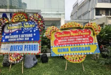 Karangan Bunga Hiasi...