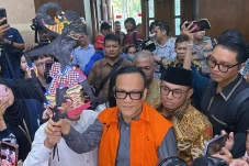 Selain Penjara 4,5 Tahun,...