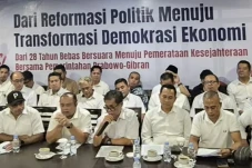 Relawan Tim 8 Prabowo-Gibran:...