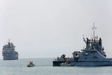Iran Serang Kapal Perang...