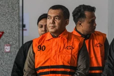 Silmy Karim Cs Ditahan...