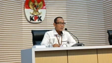KPK Tahan 2 Tersangka...