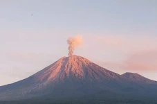 Gunung Semeru Erupsi,...