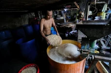 Rupiah Melemah, Perajin...