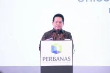 Fundamental Solid, Perbanas...