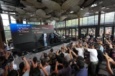 Harga BYD M6 DM Dirilis:...