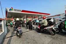Harga Pertamax Naik,...