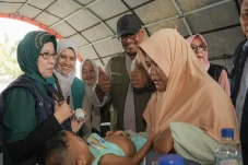 Beri Layanan Kesehatan...