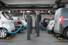 Harga BBM Naik 37%,...