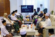 13 Kiai Berkumpul di...
