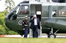 Trump Ancam Tak Tolong...