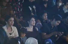 Davina Karamoy Curi...
