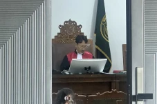 Hakim Tolak Praperadilan...