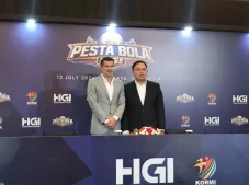 Luis Figo Ramaikan Pesta...
