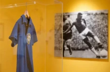 Jersey Bersejarah Pele...