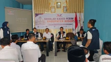 Gelar Sekolah Politik,...