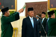 Prabowo Lantik Donny...