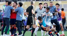 Pelatih Spanyol Kutuk...