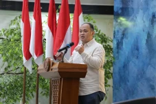 Polemik Londo Ireng,...