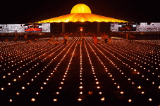 Susunan 330.000 Lilin...
