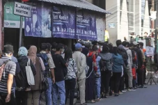 Antrean Panjang Penumpang...