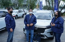 Penyerahan Perdana Mobil...
