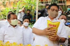 Menko Airlangga Pantau...