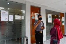 10 Karyawan Terpapar...